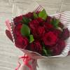 Букет 21 красная роза с эвкалиптом и оформлением R1257