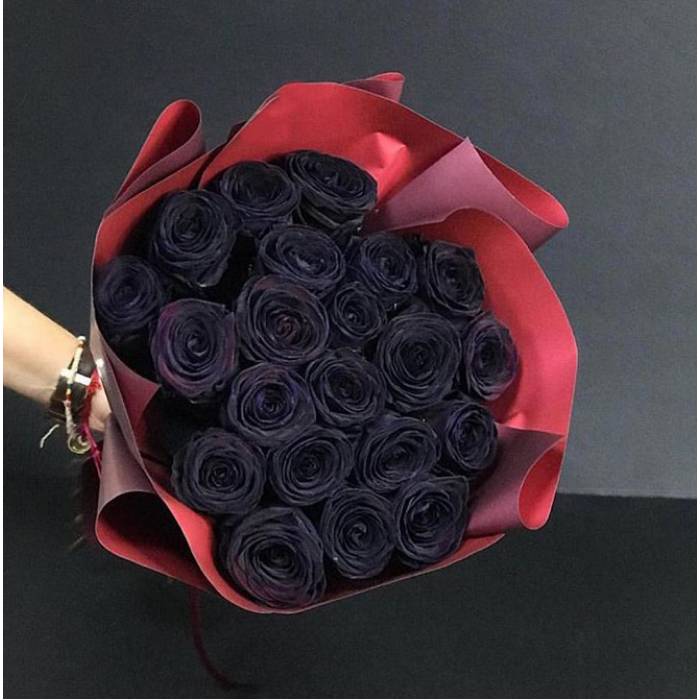 Букет 19 черных роз с оформлением R835