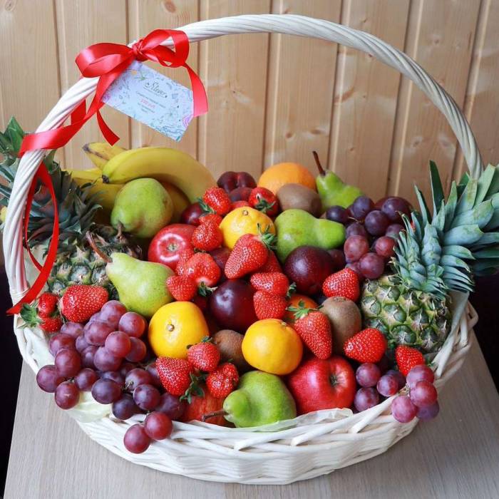 Большая корзина с фруктами и ягодами R1008