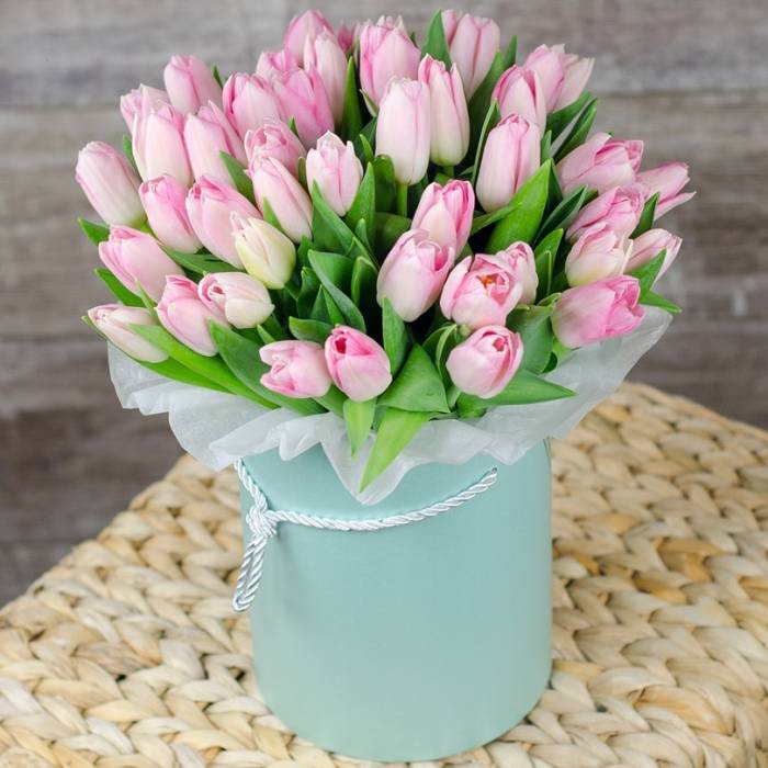 29 розовых тюльпанов в коробке R974