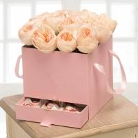 Коробка 15 пионовидных роз и рафаэлло R205