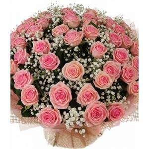 Букет из 51 розовой розы с гипсофилой и оформлением R88