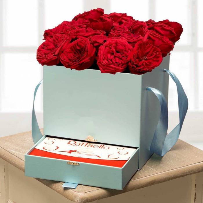Коробка 15 пионовидных роз и рафаэлло R746